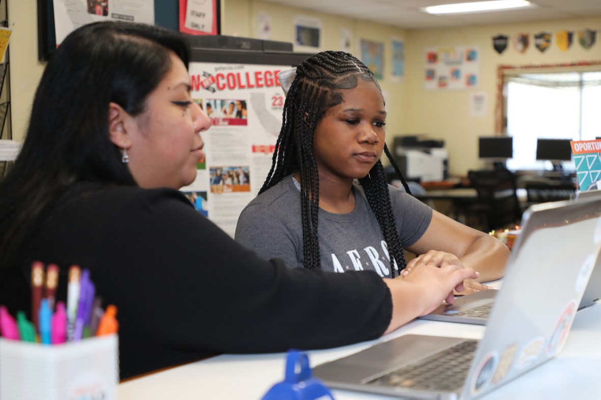 Elizabeth Guevara from SoCal CAN works with project participant Ciara Collier.